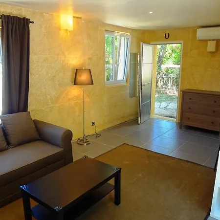 Les Olives Apartment Uzes Exterior photo